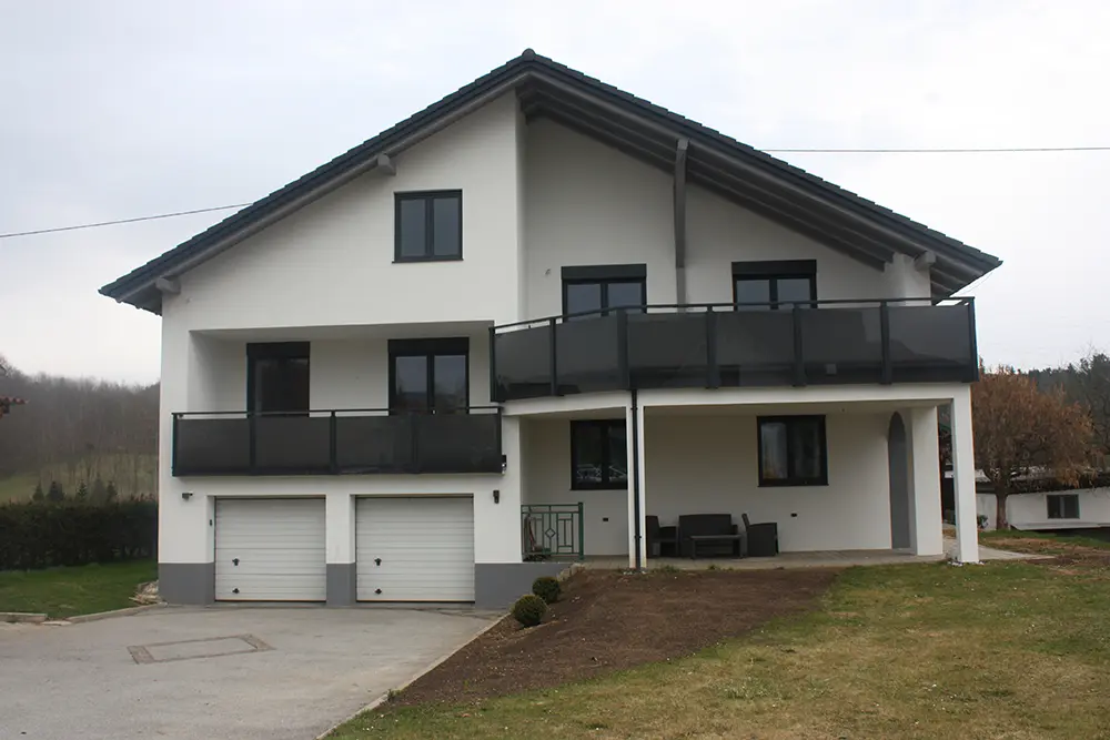 Haus mit schöner Fassade aus Hartberg